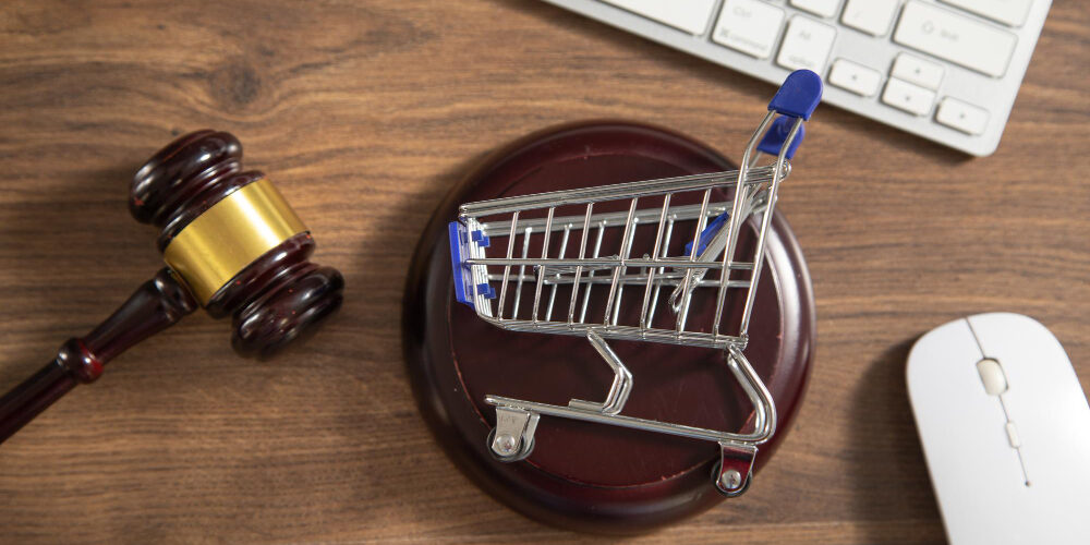 19560 Soldes et promotions en ligne sur un site e-commerce avec panier d’achat et ordinateur portable