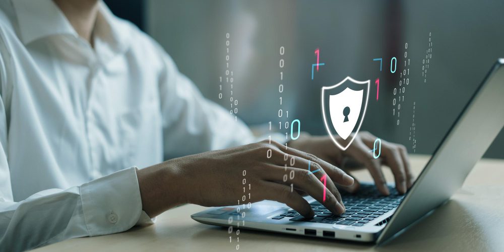 Dépôt probatoire : un outil stratégique pour protéger et valoriser vos créations numériques personne réalisant un Dépôt probatoire sur un ordinateur pour protéger et valoriser vos créations numériques