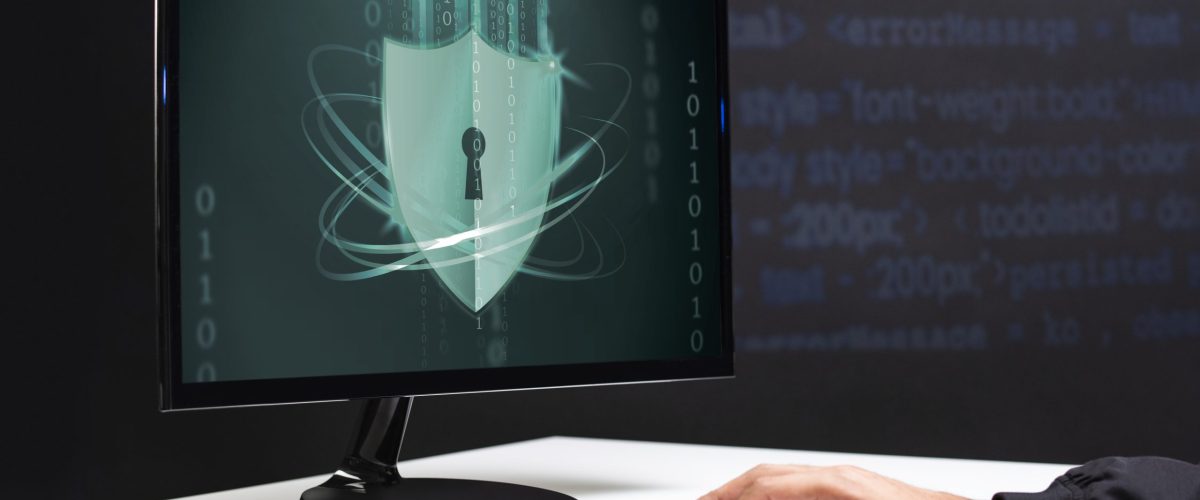 Hacker cracking the binary code data security RGPD l’obligation de sécurité, un outil de gestion du cyber-risque