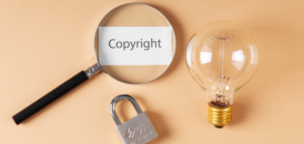 image montrant une loupe sur le droit d'auteur pour un focus sur la problématique des dommages-intérêts en cas de contrefaçon